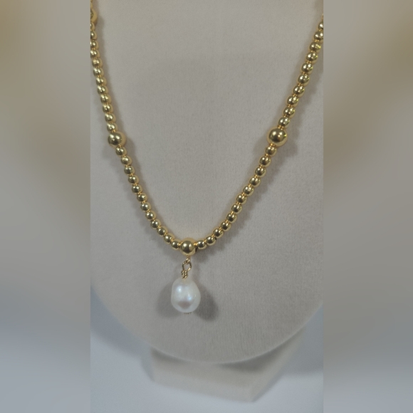 Elegant Gold Beaded Necklace with Pearl Pendant NWOT - Picture 8 of 8